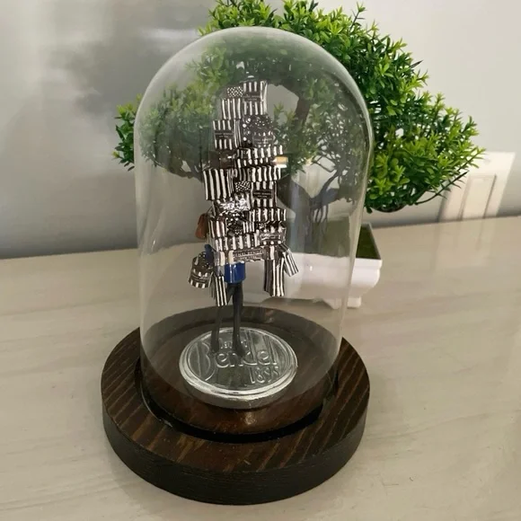 Henri Bendel Shopping Girl Memorabilia - Picture 5 of 11